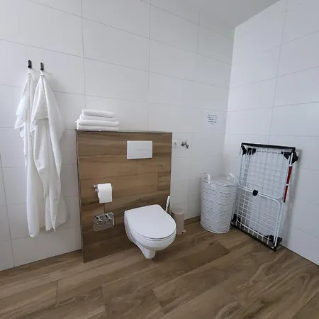 Nia Mit Sauna Und Whirlpool *