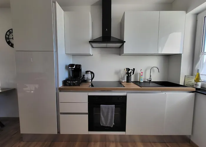 Nia Mit Sauna Und Whirlpool Appartement *